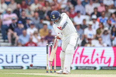 Hindistan kaptanı Shubman Gill, 1. Rothesay Test Maçı 2. Günü 'nde Hindistan' a karşı Headingley Cricket Ground, Leeds, İngiltere 'de 21 Haziran 2025' de 4 sayı kaydetti.