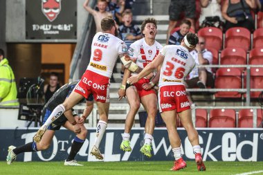 St. Helens 'ten Owen Dagnall, 20 Haziran 2025' te St Helens - Leeds Rhinos maçında oynanan Betfred Süper Ligi karşılaşmasında 14-4 'lük galibiyetini kutluyor.