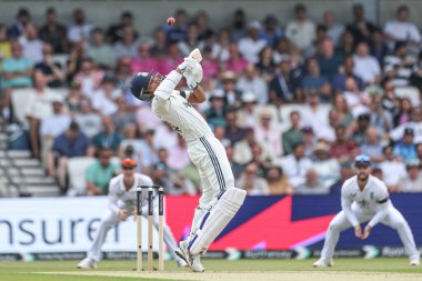 Hindistan 'dan Yashasvi Jaiswal, 1. Rothesay Deneme Maçı' nda Hindistan 'a karşı Headingley Kriket Sahası, Leeds, İngiltere, 20 Haziran 2025' de bir fedaiden kurtuldu.