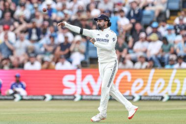 Hindistan 'dan KL Rahul topu 1. Rothesay Test Maçı' nda, 3. Gün İngiltere Hindistan 'a karşı Headingley Kriket Sahası, Leeds, Birleşik Krallık, 22 Haziran 2025