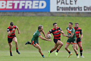 Barrow Raiders takımından Tee Ritson, 22 Haziran 2025 'te Güney Leeds Stadyumu' nda Hunslet RLFC ile Barrow Raiders arasındaki Betfred Şampiyonluk maçında ilk hamlesini yaptı.