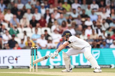 İngiliz Brydon Carse, 1. Rothesay Test Maçı 'nda Hintli Mohammad Siraj, 3. Gün Hindistan' a karşı Headingley Cricket Ground, Leeds, Birleşik Krallık, 22 Haziran 2025