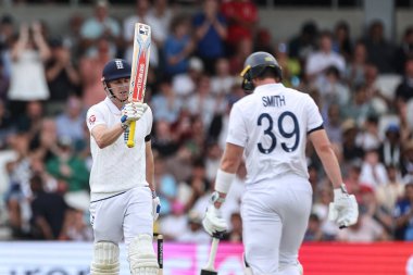 İngiltere 'den Harry Brook 1. Rothesay Test Maçı' nda yarım yüzyıl (50 koşu), 3. Gün İngiltere Hindistan 'a karşı Headingley Kriket Sahası' nda (Leeds, Birleşik Krallık, 22 Haziran 2025) kutluyor.