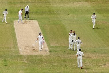 İngiltere 'den Ollie Pope, Hindistan' dan Rishabh Pant 'ın 1. Rothesay Test Maçı, 3. Gün Hindistan' a karşı Headingley Kriket Sahası, Leeds, Birleşik Krallık, 22 Haziran 2025