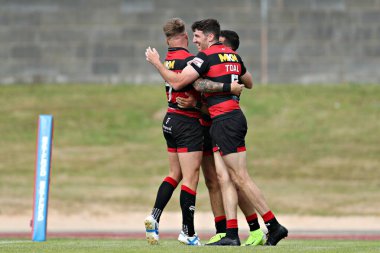 Barrow Raiders takımından Tee Ritson, 22 Haziran 2025 'te Güney Leeds Stadyumu' nda oynanan Betfred Şampiyonluk maçında Hunslet RLFC ve Barrow Raiders karşılaşmasını kutluyor.