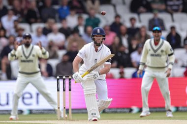 İngiltere 'den Ben Duckett, 1. Rothesay Test Maçı' nda Hindistan 'a karşı Headingley Kriket Sahası, Leeds, Birleşik Krallık, 24 Haziran 2025' te bir güvenlik atışı yapıyor.