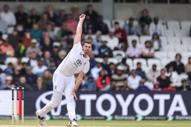 1. Rothesay Test Günü 'nde İngiltere' ye karşı Headingley Kriket Sahası, Leeds, Birleşik Krallık, 23 Haziran 2025 'te oynanan karşılaşma sırasında İngiltere' nin Josh Dili