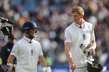 İngiltere 'den Ben Duckett (L) ve İngiltere' den Zak Crawley (R), 1. Rothesay Test Günü 4. Maç sırasında İngiltere - Hindistan maçı sırasında İngiltere - Headingley Cricket Ground, Leeds, Birleşik Krallık, 23 Haziran 2025