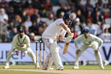 İngiltere 'den Ben Duckett, 1. Rothesay Test Günü' nde Hindistan 'dan Jasprit Bumrah' ın topuyla karşılaşacak. Maç, Headingley Cricket Ground, Leeds, İngiltere, 23 Haziran 2025 'de oynanacak.