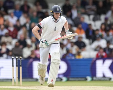 İngiltere 'den Zak Crawley, 1. Rothesay Test Maçı' nda bir koşu yapıyor. 5. İngiltere, Hindistan 'a karşı Headingley Kriket Sahası, Leeds, Birleşik Krallık, 24 Haziran 2025