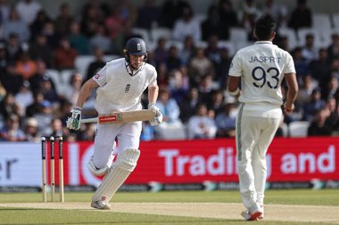 Zak Crawley, 1. Rothesay Test Günü 'nde İngiltere' yi 2 sayı farkla geride bırakıyor. 4. Maç İngiltere ile Hindistan maçı. Headingley Cricket Ground, Leeds, İngiltere, 23 Haziran 2025