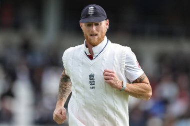 İngiltere kaptanı Ben Stokes 1. Rothesay Test Günü 'nde Hindistan' ın Ravindra Jadeja kentinde Headingley Cricket Ground, Leeds, Birleşik Krallık, 23 Haziran 2025 'de Hindistan' a karşı oynanan karşılaşmada sınırı geçemedi.