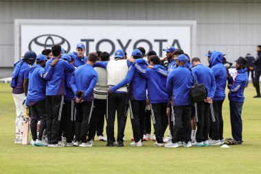 Hindistan takımı 1. Rothesay Test Maçı 'nda grup olarak toplandı. 5. İngiltere Hindistan' a karşı. Headingley Cricket Ground, Leeds, İngiltere, 24 Haziran 2025