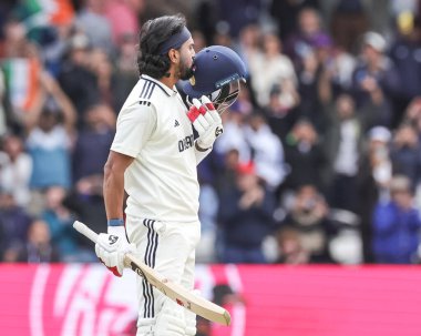 Hindistan 'dan KL Rahul, 1. Rothesay Test Günü' nde (100 koşu) bir asır (100 koşu) kutluyor.