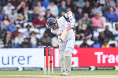 İngiliz Ollie Pope, 1. Rothesay Test Maçı 'nda Hindistan' a karşı Headingley Cricket Ground, Leeds, Birleşik Krallık, 24 Haziran 2025 'te oynanan karşılaşmada Hintli Prasidh Krishna tarafından şaşkına çevrildi.