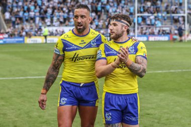 Warrington Wolves 'tan Paul Vaughan ve Warrington Wolves' tan Connor Wrench, 28 Haziran 2025 'te Warrington, İngiltere' deki Halliwell Jones Stadyumu 'nda oynanan 16.