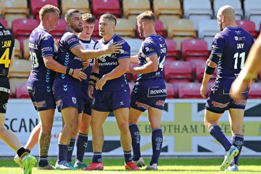 Featherstone Rovers 'dan Connor Wynne, 29 Haziran 2025' te LNER Halk Stadyumu 'nda düzenlenen Betfred Şampiyonası maçında şansını kutluyor.
