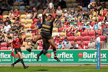 York Knights RLFC 'nin Ben Jones-Bishop' u Betfred Championship maçında New York City Knights - Featherstone Rovers maçı sırasında 29 Haziran 2025 'te LNER Community Stadyumu' nda bir vuruş yakaladı.