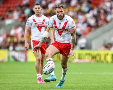 St. Helens takımından Daryl Clark, Betfred Süper Lig 'in 29 Haziran 2025' te St Helens ile Salford Red Devils arasında oynanan maçta maç sırasında sahada.
