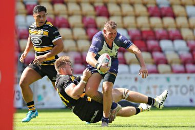 Featherstone Rovers 'dan Josh Hardcastle, New York Knights RLFC' den Kieran Hudson tarafından 29 Haziran 2025 'te LNER Halk Stadyumu' nda oynanan Betfred Şampiyonası maçında yenildi.