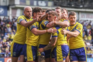 Warrington Wolves 'tan Sam Powell, 28 Haziran 2025' te İngiltere 'nin Warrington kentinde oynanan Betfred Süper Lig karşılaşmasında Warrington Wolves' a karşı Hull FC karşılaşmasını kutluyor.