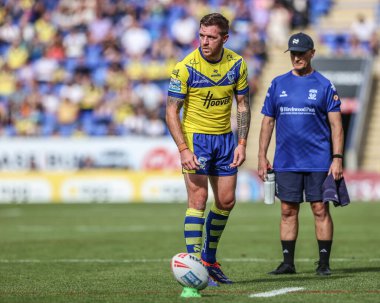 Warrington Wolves 'tan Marc Sneyd, 28 Haziran 2025' te Warrington, İngiltere 'de oynanan Betfred Süper Lig karşılaşmasında dönüşüm için sıraya girer.