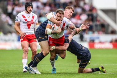 St. Helens takımından Daryl Clark, 29 Haziran 2025 'te St Helens - Salford Red Devils maçında St. Helens, St. Helens, İngiltere' de mücadele etti.
