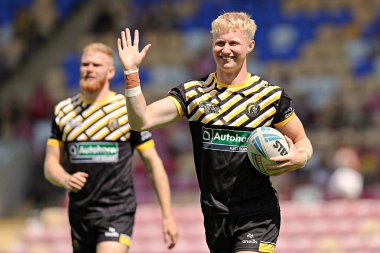 Betfred Şampiyonası öncesinde Joe Law of York Knights RLFC, 29 Haziran 2025 'te LNER Community Stadyumu' nda York City Knights vs Featherstone Rovers maçına el sallıyor.