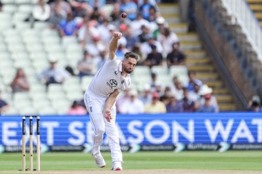 İngiltere 'den Chris Woakes topu 2 Temmuz 2025' te İngiltere 'nin Hindistan' a karşı Edgbaston, Birmingham 'da yaptığı 1. Rothesay Test Maçı' nda veriyor.