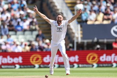 İngiltere 'den Chris Woakes Hindistan' dan Yashasvi Jaiswal 'ı LBW' ye çağırıyor, DRS 1. Rothesay Test Maçı 'nda İngiltere Hindistan' a karşı Edgbaston, Birmingham, Birleşik Krallık, 2 Temmuz 2025
