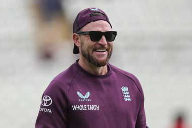 İngiltere teknik direktörü Brendon McCullum 2. Rothesay Test Maçı 1. Gün 'de İngiltere' nin Hindistan 'a karşı Edgbaston, Birmingham, İngiltere' de 2 Temmuz 2025 'de oynanan karşılaşma öncesi ısınma oturumunda