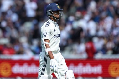 Hintli Yashasvi Jaiswal, 2 Temmuz 2025 'te İngiltere' nin Hindistan 'a karşı Edgbaston, Birmingham, İngiltere' deki 1. Rothesay Test Maçı 'nda görevden alındıktan sonra oyun alanından ayrıldı.