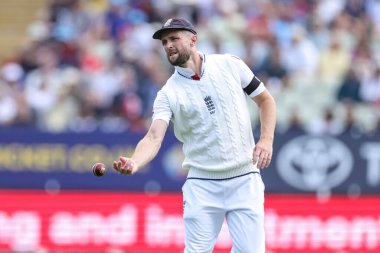 İngiltere 'den Chris Woakes topu 2 Temmuz 2025' te İngiltere 'nin Hindistan' a karşı Edgbaston, Birmingham, İngiltere 'deki 1. Rothesay Test Maçı' nda iade etti.