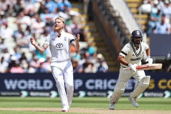 İngiltere kaptanı Ben Stokes, 2 Temmuz 2025 'te İngiltere' nin Edgbaston, Birmingham 'da Hindistan' a karşı oynadığı 1. Rothesay Test Maçı 'nda sahacılarına tepki gösterdi.