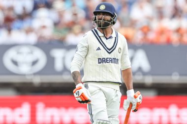 Hintli Ravindra Jadeja, 2 Temmuz 2025 'te İngiltere' nin Hindistan 'a karşı Edgbaston, Birmingham, İngiltere' deki 1. Rothesay Test Maçı 'nda görevden alındıktan sonra oyun alanından ayrıldı.