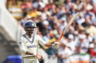 Hintli Ravindra Jadeja, İngiltere 'nin Edgbaston, Birmingham, İngiltere' de 2 Temmuz 2025 'te oynanan 1. Rothesay Test Maçı' nda yarım yüzyıl (50 koşu) kutluyor.