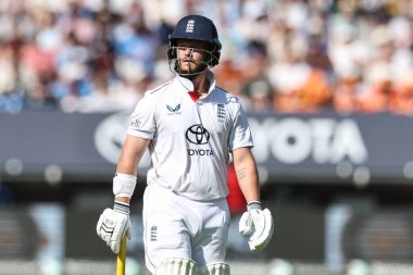 İngiltere 'den Ben Duckett, 2. Rothesay Test Maçı' nda İngiltere 'nin Hindistan' a açtığı Edgbaston, Birmingham, Birleşik Krallık 'ta 3 Temmuz 2025' te görevden alındıktan sonra oyun alanından ayrıldı.