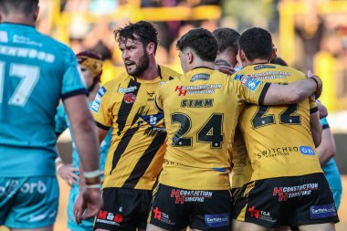 Castleford Tigers takımından George Lawler, 3 Temmuz 2025 'te İngiltere' nin Castleford kentinde oynanan 17. Betfred Süper Ligi karşılaşmasında Castleford Tigers ve Huddersfield Giants maçını kutluyor.