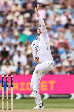 İngiltere 'den Joe Root topu 2. Rothesay Test Maçı' nda veriyor. 2. İngiltere Hindistan 'a karşı Edgbaston, Birmingham, Birleşik Krallık, 3 Temmuz 2025