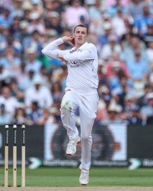 İngiltere 'den Harry Brook topu 2. Rothesay Test Maçı' nda veriyor. 2. İngiltere, Hindistan 'a karşı Edgbaston, Birmingham, Birleşik Krallık, 3 Temmuz 2025' te.