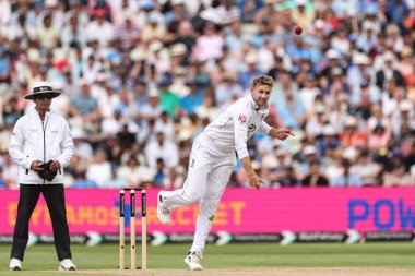 İngiltere 'den Joe Root topu 2. Rothesay Test Maçı' nda veriyor. 2. İngiltere Hindistan 'a karşı Edgbaston, Birmingham, Birleşik Krallık, 3 Temmuz 2025