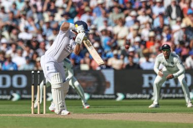 İngiltere 'den Ben Duckett topu Hindistan kaptanı Shubman Gill' in ellerine attı ve 2. Rothesay Test Maçı 'nda yakalandı. 2. İngiltere, Hindistan' a karşı Edgbaston, Birmingham, Birleşik Krallık, 3 Temmuz 2025
