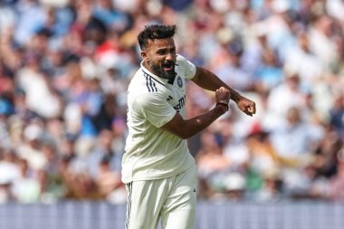 Hindistan 'ın Akash Deep' i, İngiltere 'nin Harry Brook' un 2. Rothesay Test Maçı 'nda 3. Hindistan' a karşı Edgbaston, Birmingham, Birleşik Krallık 'ta 4 Temmuz 2025' te oynadığı karşılaşmada attığı şutu kutluyor.