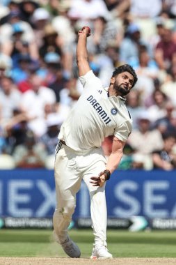 Hindistan 'dan Nitish Kumar Reddy topu 2. Rothesay Test Maçı' nda veriyor. 3. İngiltere - Hindistan - Edgbaston, Birmingham, Birleşik Krallık, 4 Temmuz 2025