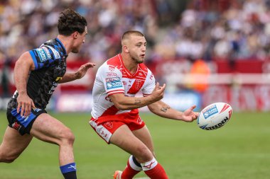 Hull KR 'dan Mikey Lewis, 17. Betfred Süper Ligi karşılaşmasında pas veriyor. Hull KR, Leeds Rhinos' a karşı. 6 Temmuz 2025 'te, Kingston' da, İngiltere 'nin Hull kentinde, Craven Park' ta.