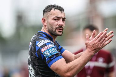 Leeds Rhinos 'tan Jake Connor, 17. Betfred Süper Ligi karşılaşmasında taraftarları alkışlıyor. Hull KR, Leeds Rhinos' a karşı Sewell Group Craven Park, Kingston upon Hull, 6 Temmuz 2025