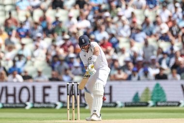 İngiltere 'den Joe Root, 2. Rothesay Test Maçı' nda günün ilk topuyla karşı karşıya. 3. İngiltere - Hindistan - Edgbaston, Birmingham, İngiltere, 4 Temmuz 2025