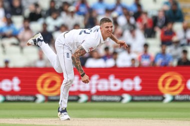 İngiltere 'den Brydon Carse topu 2. Rothesay Test Maçı' nda 4. İngiltere 'ye karşı Hindistan Edgbaston, Birmingham, Birleşik Krallık' ta 5 Temmuz 2025 'te veriyor.