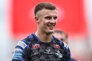 Leeds Rhinos takımından Ash Handley, 6 Temmuz 2025 'te İngiltere' nin Hull kentinde oynanan 17. Betfred Süper Ligi karşılaşmasında galibiyeti kutluyor.