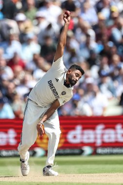 Hindistan 'dan Mohammed Siraj topu 2. Rothesay Test Maçı' nda veriyor. 3. İngiltere - Hindistan Edgbaston, Birmingham, Birleşik Krallık, 4 Temmuz 2025
